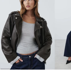 Svart läderjacka - Svart läder/skinn jacka som aldrig kommit till användning. Bara att skriva för mer bilder🌟❤️