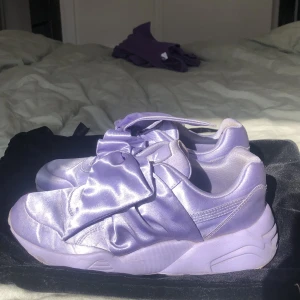 Fenty x PUMA - 💜Så fina skot som jag tyvärr inte andvänder, lägger upp igen! 💜Storlek 37 💜Pris kan diskuteras 💜Andvända få gånger