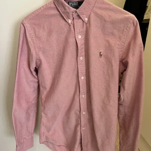Ralph Lauren skjorta - Oxfordskjorta i rosa från Ralph Lauren.  Hämtas i Stockholm