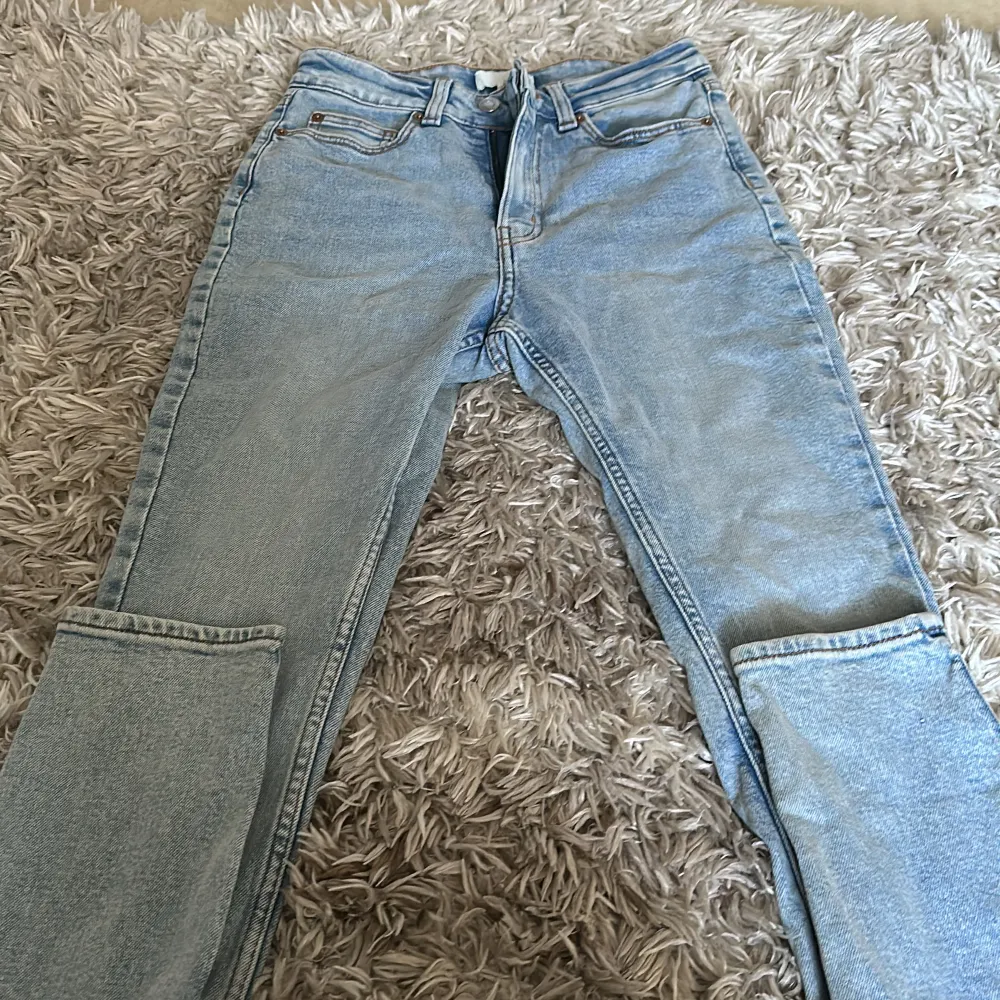 Ljusa High waist jeans från hm bara testade . Jeans & Byxor.