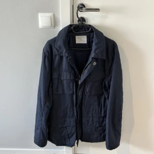 Selected safari jacka - Stor flyttstädning Alla plagg i storlek S-M och passar ca 1.70-185cm samt 70-83kg  Finns i Uppsala