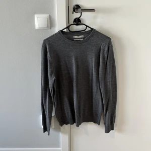 Merino tröja - Stor flyttstädning Alla plagg i storlek S-M och passar ca 1.70-185cm samt 70-83kg  Finns i Uppsala