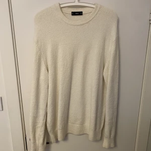 Mango tröja - Stickad tröja från mango. Säljer för jag använder den aldrig 