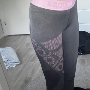 Adidas Tights - I använt skick, från Adidas.