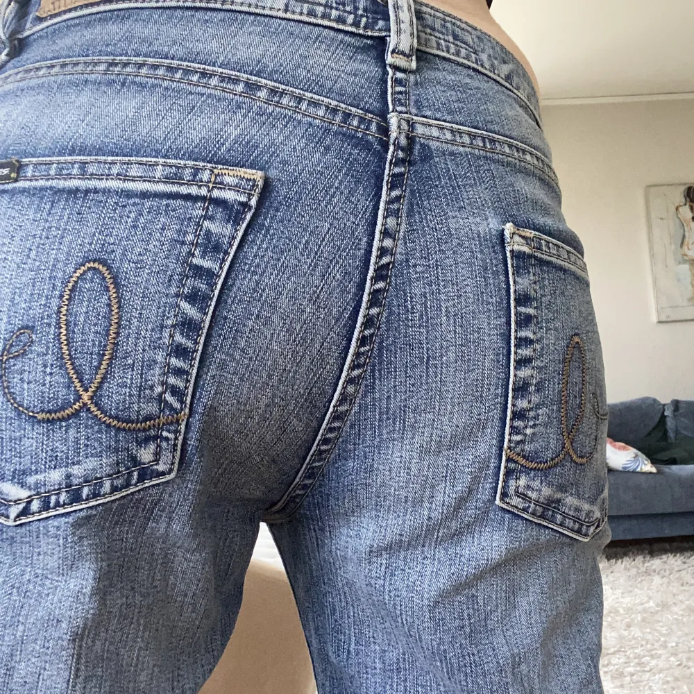 Midja 38cm, innerben 83❤️ jag är 175! . Jeans & Byxor.