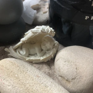 Änglar - Detta är små änglar man kan ge t sin mamma eller mormor och morfar i present eller ha själv t prydnad dom är inte andvända och är väldigt fina💗