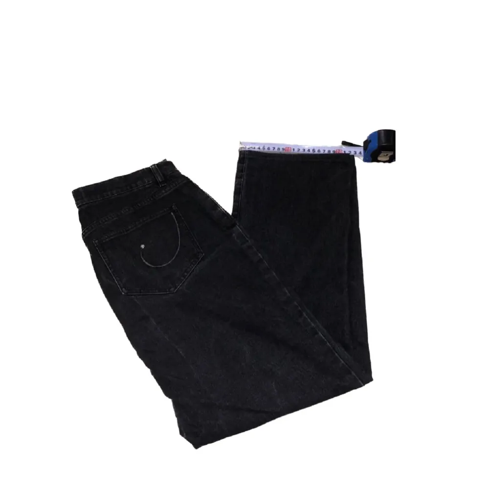 Vintage svarta jeans⭐️ Midja: 42cm tvärs över . Jeans & Byxor.
