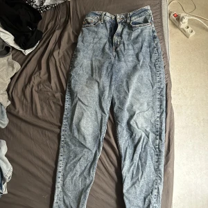 Jeans  - Säljer nu mina jeans, då jag har växt ur dem. 