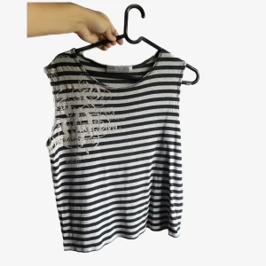 Y2k tröja  - Häftig tröja som sitter oversized på mig med storlek S! 