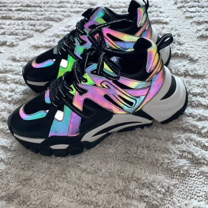 ASH sneakers aldrig använda - Märkes sneakers strl 37. Aldrig använda. 