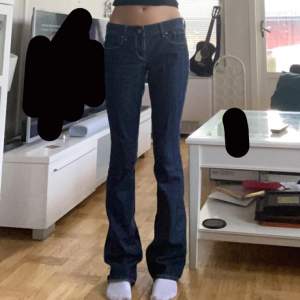 Så snygga jeans men tyvärr för stora för mig 💕 storlek 38 & är 1,70 för referens 