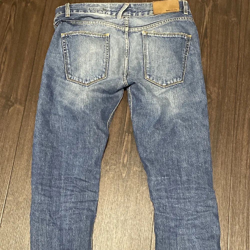 Jättesnygga lågmidjade Flare/straight jeans fler bilder finns! Fri frakt. Jeans & Byxor.