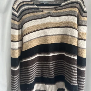 höstig tröja - super söt och mysig/ höstig tröja med fin passform. Perfekt till hösten