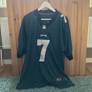 NFL T-shirt  - Äkta NFL T-shirt, Eagles. Storlek 40. 