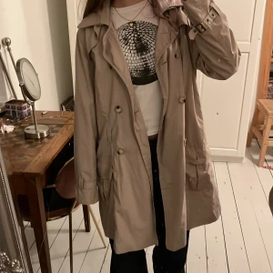 trenchcoat  - fin lång trenchcoat