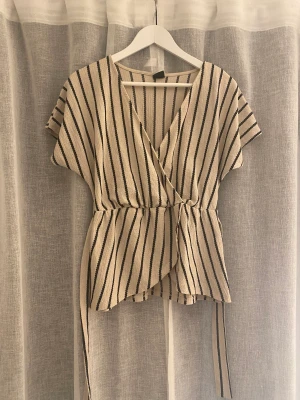 Randig omlott tröja  - Aldrig andvänd 