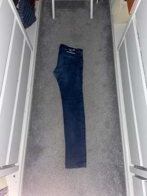 Jacob Cohen jeans - Jacob Cohen jeans i modellen 622 c, jeansen är i ett bra skick utan några flaws. Säljer för endast 1099 kronor!🔥