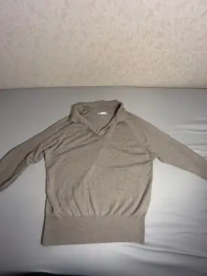 Säljer denna begie tröja i storlek S/M, skit snygg på. Har bara använt några gånger då jag har andra kläder jag använder mer.