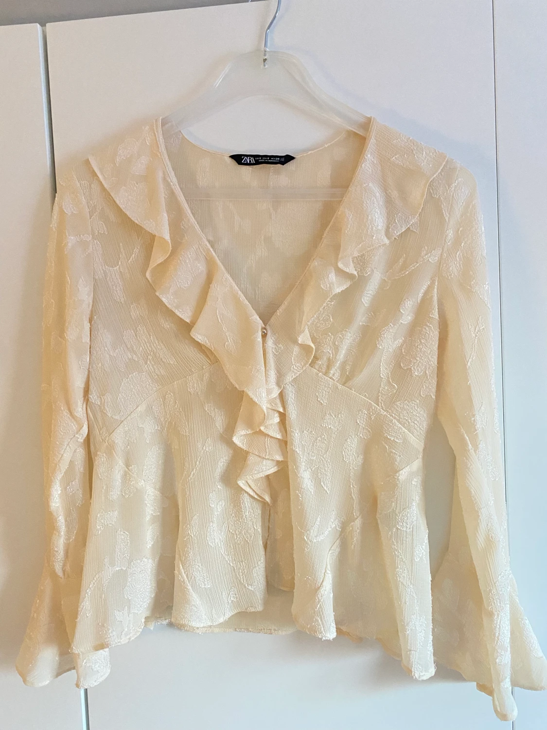 Volang blus från Zara