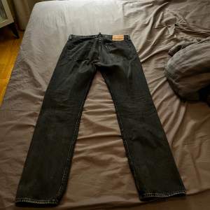 Levis 501 jeans i storlek 32/34. Säljer dom då dom har blivit försmå. Pris går att diskuteras 