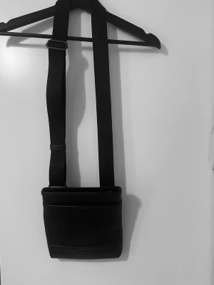 Calvi Klein väska - Svart väska i fint skick. 