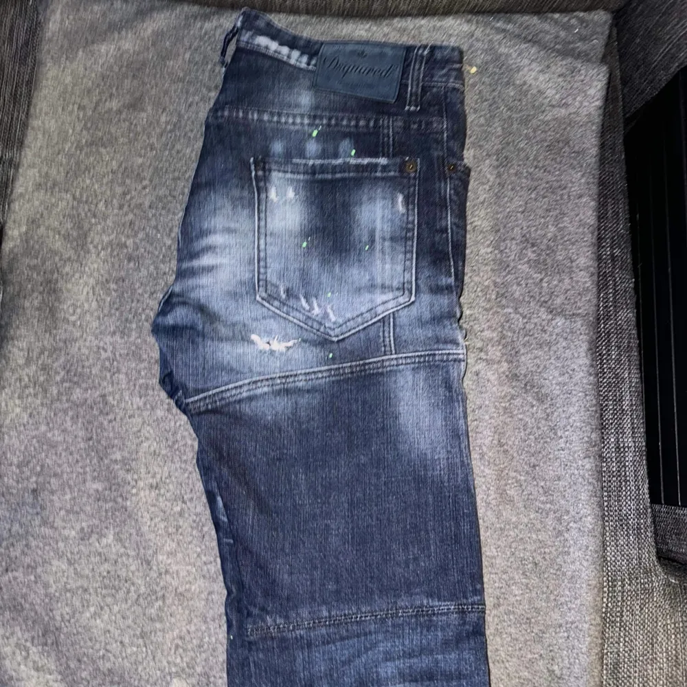 Dsquared Jeans herr storlek 50. Använts 3 gånger, köpt från farfetch för 7519kr.. Jeans & Byxor.