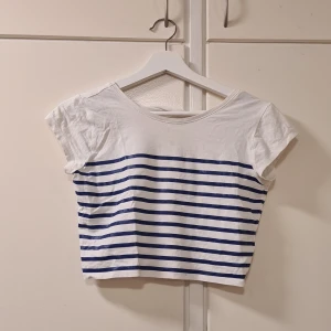 Randig magtröja - Fin stockholmsstil tröja som passar jättebra till ett par jeans. Storlek 158-164 men passar mig som har xs.