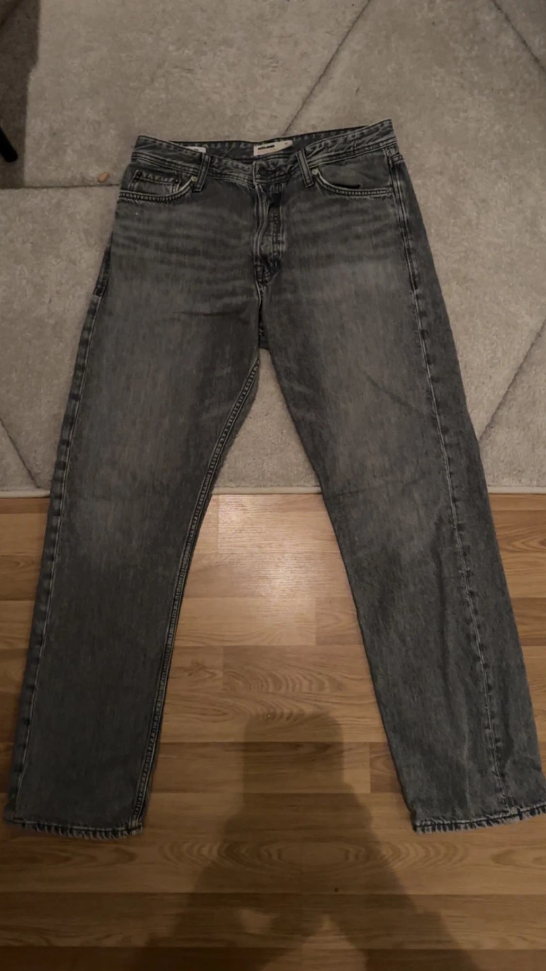 Gråa Jack and Jones jeans