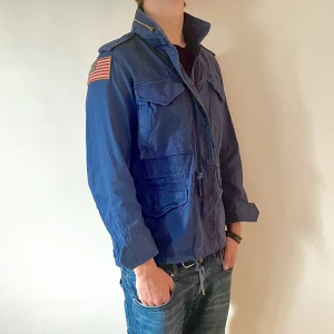Ralph Lauren Jacka  - Ralph Lauren Field Jacket - storlek Xs men kan även passa större beroende på hur man gillar. Passformen - modellen är 188cm och 83kg - vid frågor eller funderingar är det bara att skriva! 