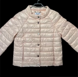 trekvartsärmad jacka - Köpt här på plick, inga defekter! hör av dig vid frågor❣️