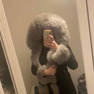 Garoff jacka  - Säljer denna fina jacka för den inte kommer till användning längre och bara ligger i garderoben hör av dig för fler bilder så fixar jag det. även äkta päls köpt för 4000