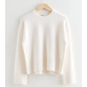 Stickad tröja other stories - Fin tröja med bra matreial från other stories. Använd fåtal gånger, inga fläckar, knotter. Vid intresse skriv för fler bilder. Storlek S 