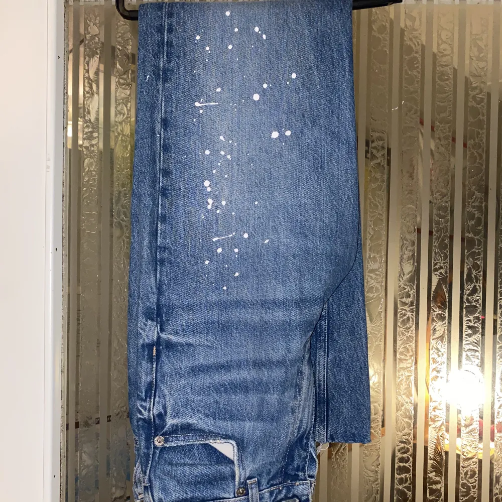 Vida jeans från Zara. Oanvända, har samma i annan storlek. Älskar passformen och modellen. De perfekta raka jeansen.. Jeans & Byxor.