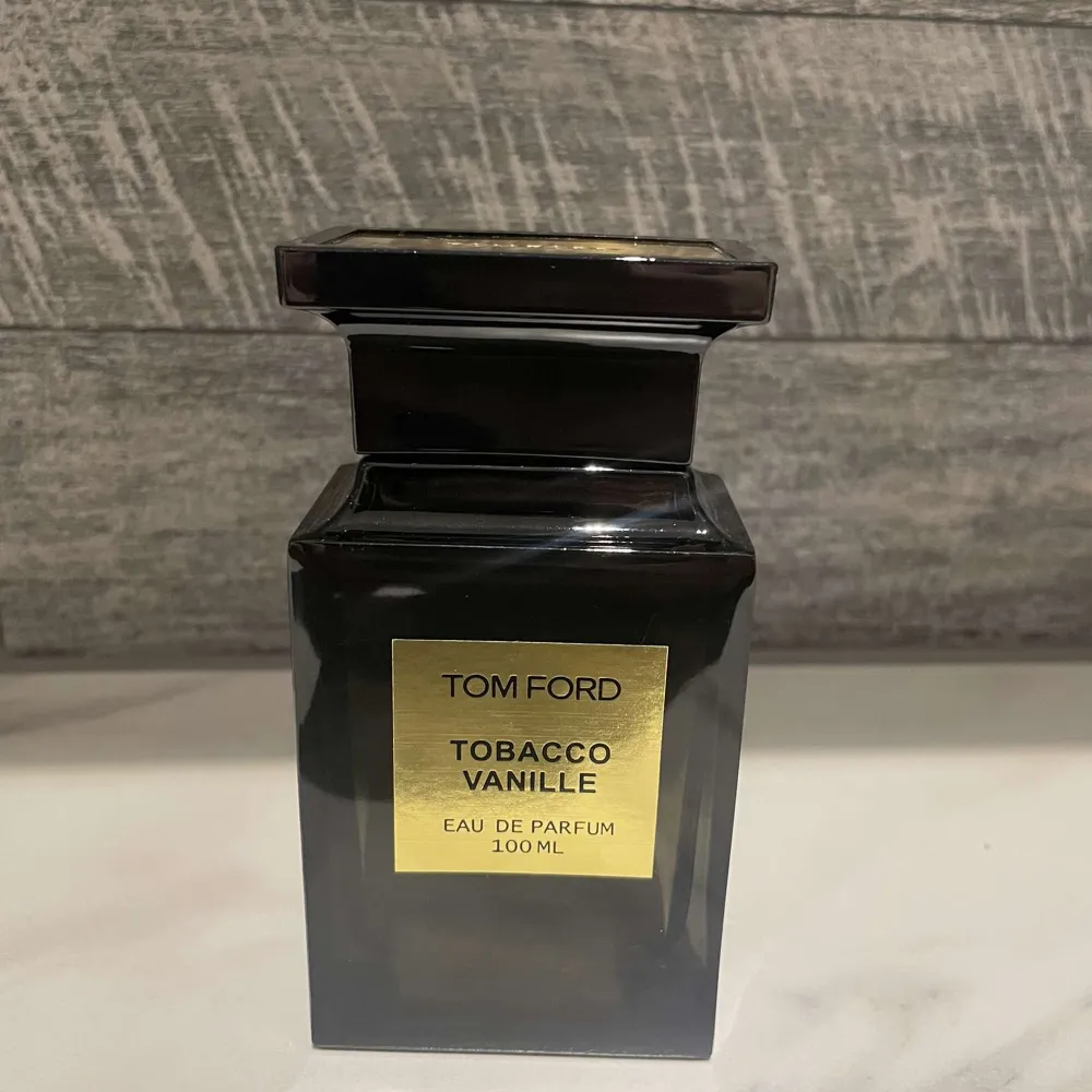 Säljs parfym Tom Ford 100 ML fick som present men ville ha nått annat . Accessoarer.
