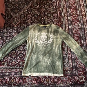 longsleeve - barnstorlek!! men sitter som en XS