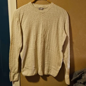 Flätstickad tröja - Flätstickad tröja ifrån selected/homme. Fint skick. 100 kr + frakt