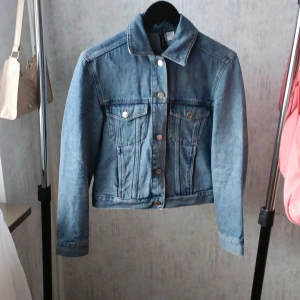 Jacka  - Tjock material, ny 