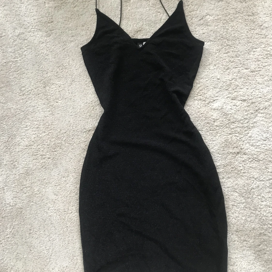 Svart glitterklänning