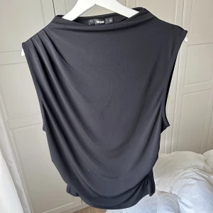 Bikbok topp - Svart topp från bilbok i strl XL. Den är knappt använd 🖤