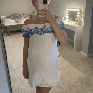 Sommar klänning - Klänning köpt på HM för länge sen. Fint skick storlek S. Köparen står för frakt!