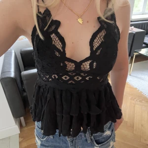 Free people topp - Volangtopp från Free people😍i perfekt skick. Möts upp på Östermalm eller fraktar 