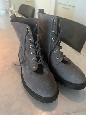 Boots - Grå boots från River Island, aldrig använda.  