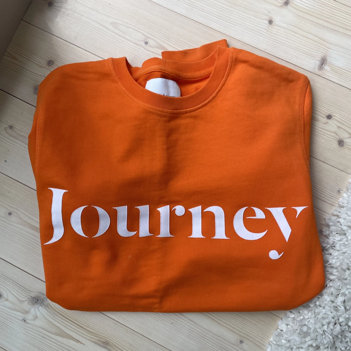 Orangefärgad tröja