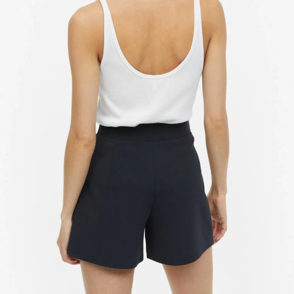 shorts i nyskick från H&M  Aldrig använts . Shorts.