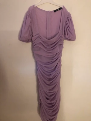 Kläning - Köpt på bik bok för ett halvtår sen anväd 2 gånger jätte fin sommarkläning passar för fester också haru storlek S äre stor chans att den passar dig.