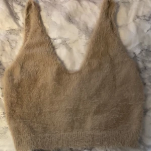 fluffigt linne - mysigt linne i fluffigt material. använt enstaka gånger. lappen var bortklippt när jag fick den i present (konstigt, jag vet)