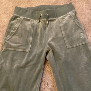 Juicy couture  - Juicy couture byxor, knappt använda, super bra skick💗