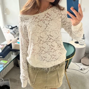 Spets tröja!  - Så snygg vit spetsttröja som går att styla på flera olika sätt! 