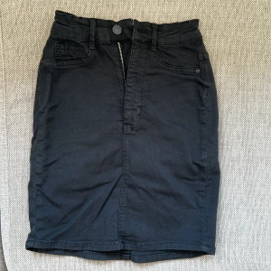 Jeans kjol - Jeans kjol från Gina Tricot märke Molly. 