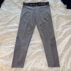 Nike Träningsleggings  - Säljer dessa otroligt sköna träningsleggings från nike i storlek xl. Känns inte på kroppen. Endast testade. 